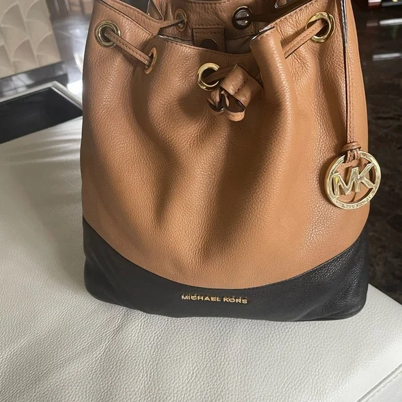 Michael Kors Tan and Black Shoulder Bag with Signature MK Hardware - Picture 10 of 12